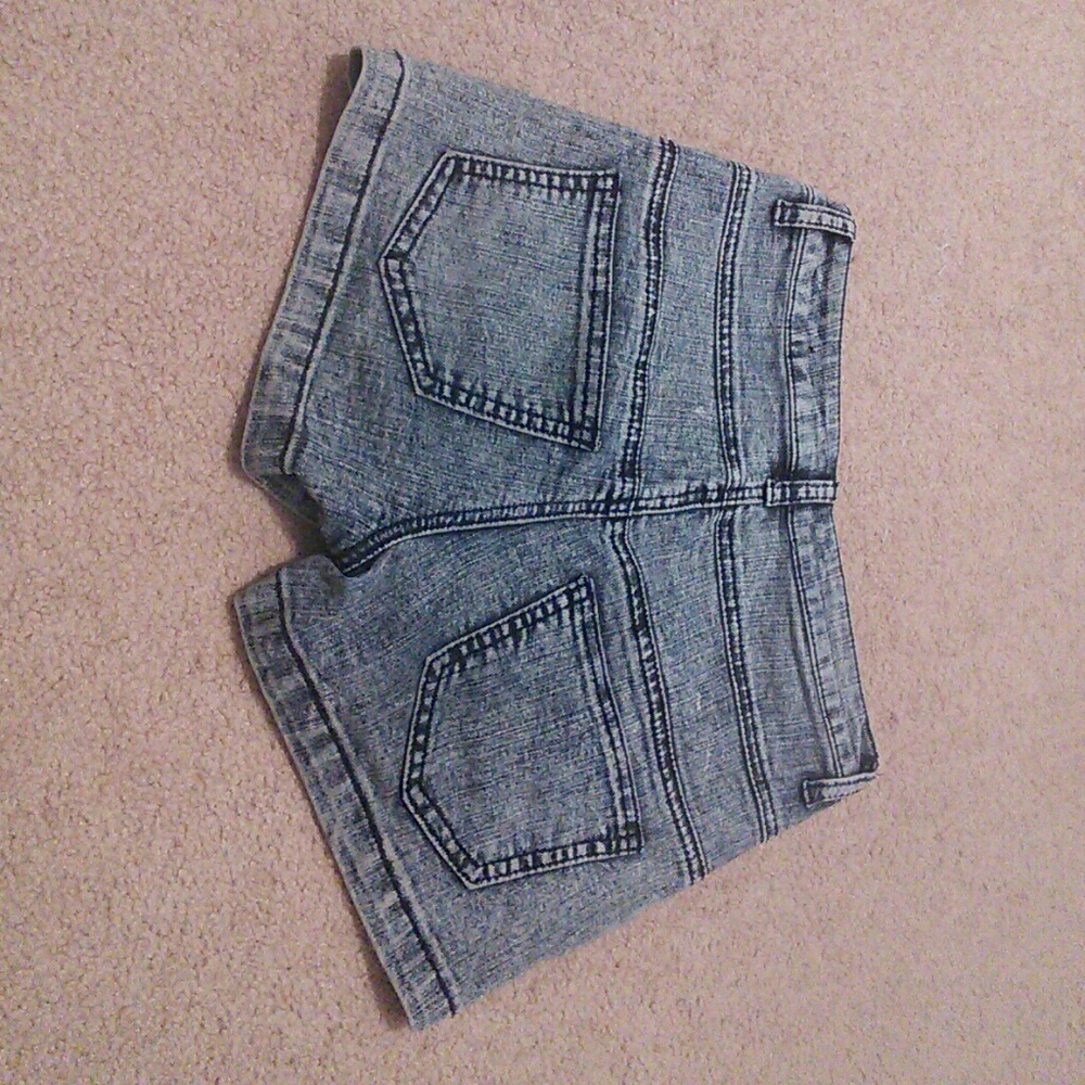 High-wasted shorts - Picture 2 of 3
